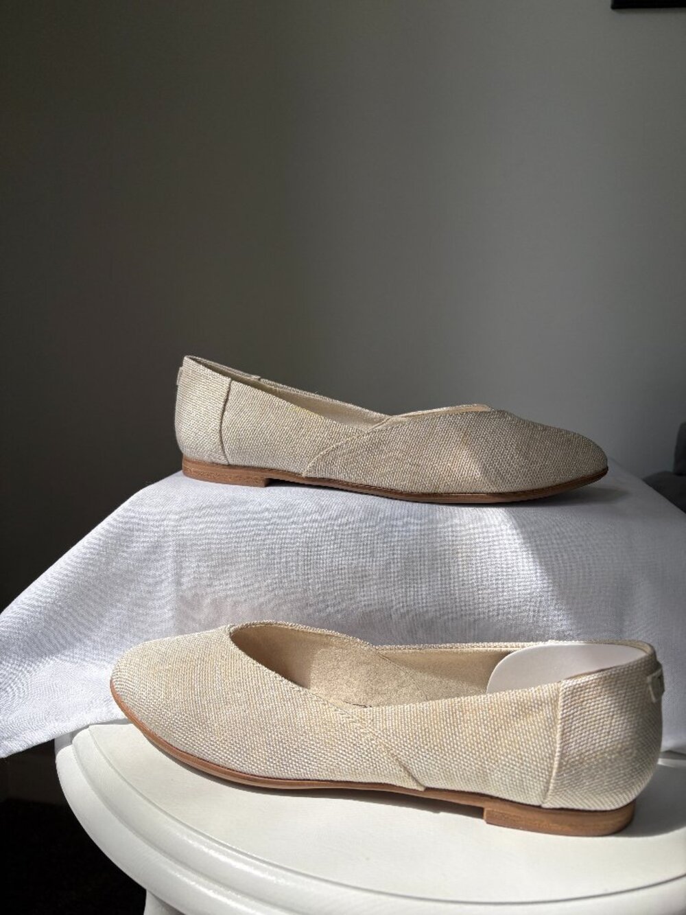 TOMS Jutti Neat Pointed Toe Flat in Cream, Size 8.5